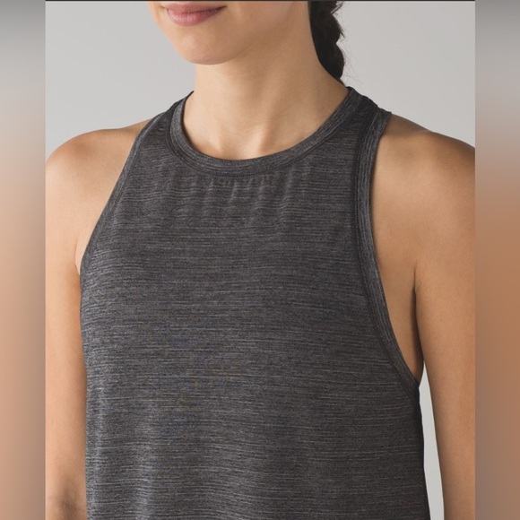 Lululemon Hot Like Agni Singlet in heather gray, Size 4 - Picture 3 of 15